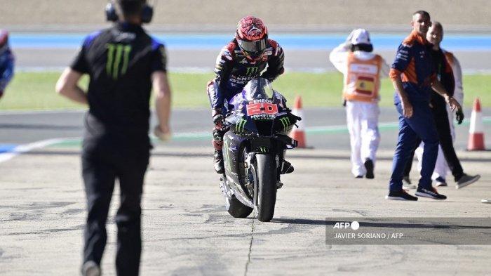 Pembalap-Yamaha-Prancis-Fabio-Quartararo-tiba-di-boks-setelah-terjatuh-saat-sesi-latihan.jpg