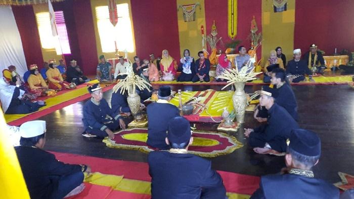 Perhelatan-Festival-Cerau-2022-di-Rumah-Adat-Lesong-Batu.jpg