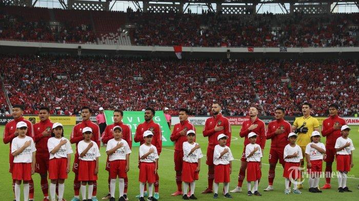 Pesepak-bola-Timnas-Indonesia-menyanyikan-lagu-kebangsaan-311222.jpg