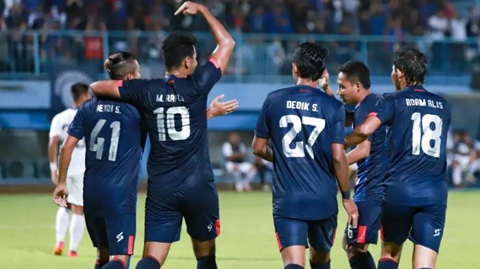 Potret-skuat-Arema-FC-yayay.jpg
