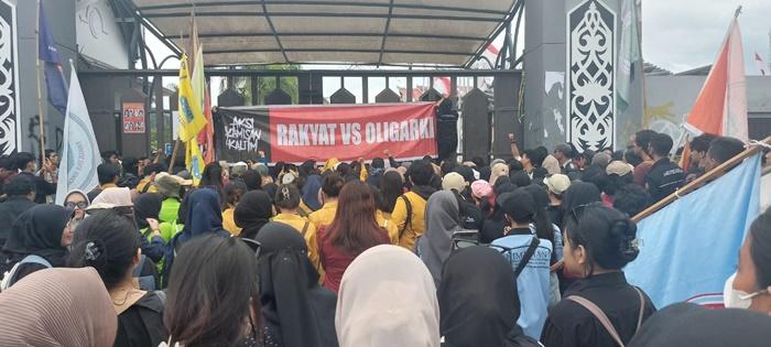 Ratusan-mahasiswa-se-Kalimantan-Timur.jpg