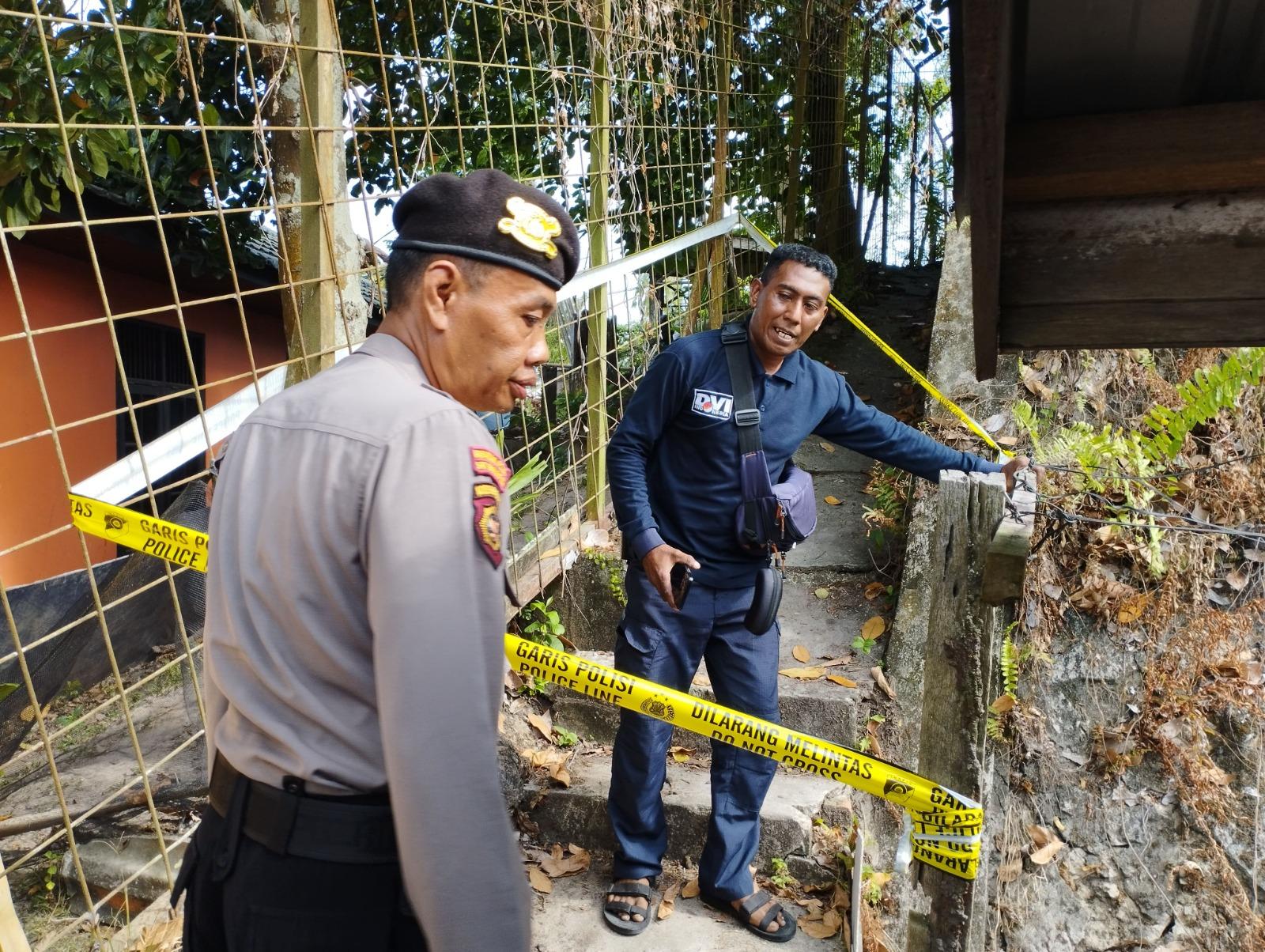 Suasana-di-lokasi-kejadian-yang-telah-digaris-polisi-Senin-1192023-sore.jpg