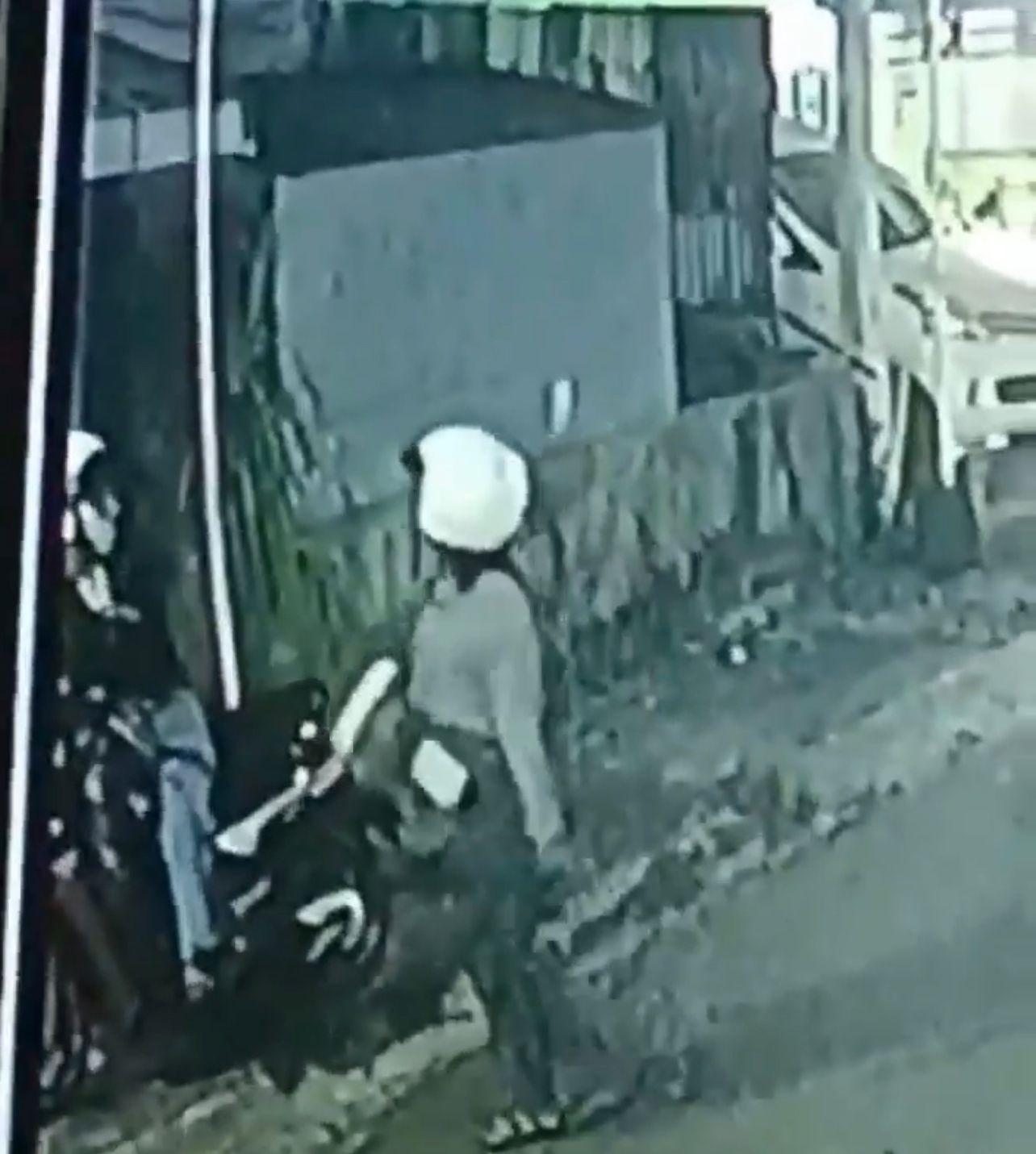 Tangkapan-layar-video-CCTv-aksi-perempuan-di-Bontang.jpg