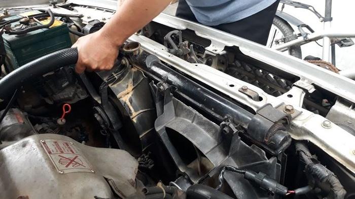 Ternyata-jika-terus-menggunakan-radiator-yang-bocor-bisa-berbahaya-bagi-mesin-loh.jpg