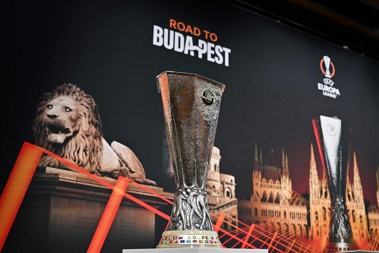 Trofi-Europa-League-dipajang-jelang-drawing-Liga-Europa.jpg