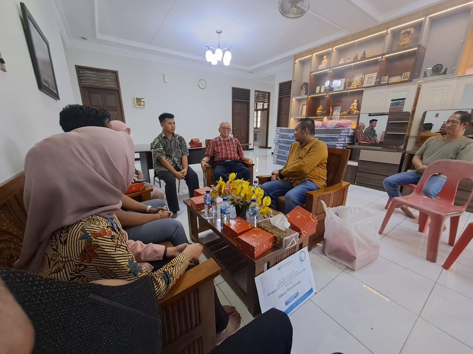 Pengurus Vihara Mulandharma Terima, WOM Finance: Bangkitkan Solidaritas Masyarakat