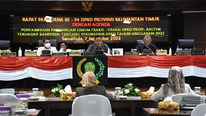 Wakil-Ketua-DPRD-Kaltim-Seno-Aji-saat-memimpin-rapat-paripurna-ke-34.jpg