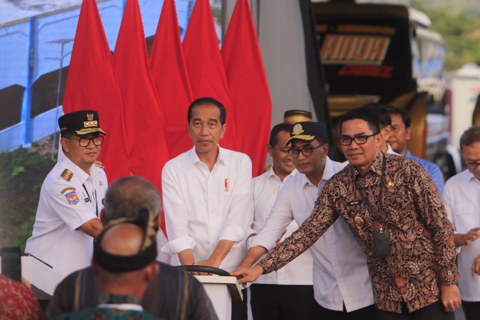 Walikota-Samarinda-Andi-Harun-bersama-Presiden-Jokowi.jpg