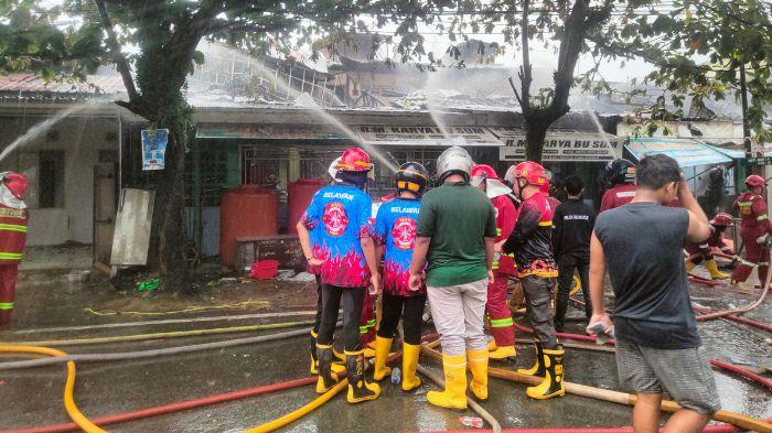 Warung-Makan-dan-Sembako-Dekat-Kantor-Gubernur-Kaltim-Terbakar.jpg