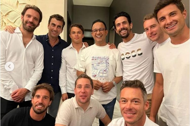 anies-baswedan-bersama-para-pebalap-formula-e.jpg