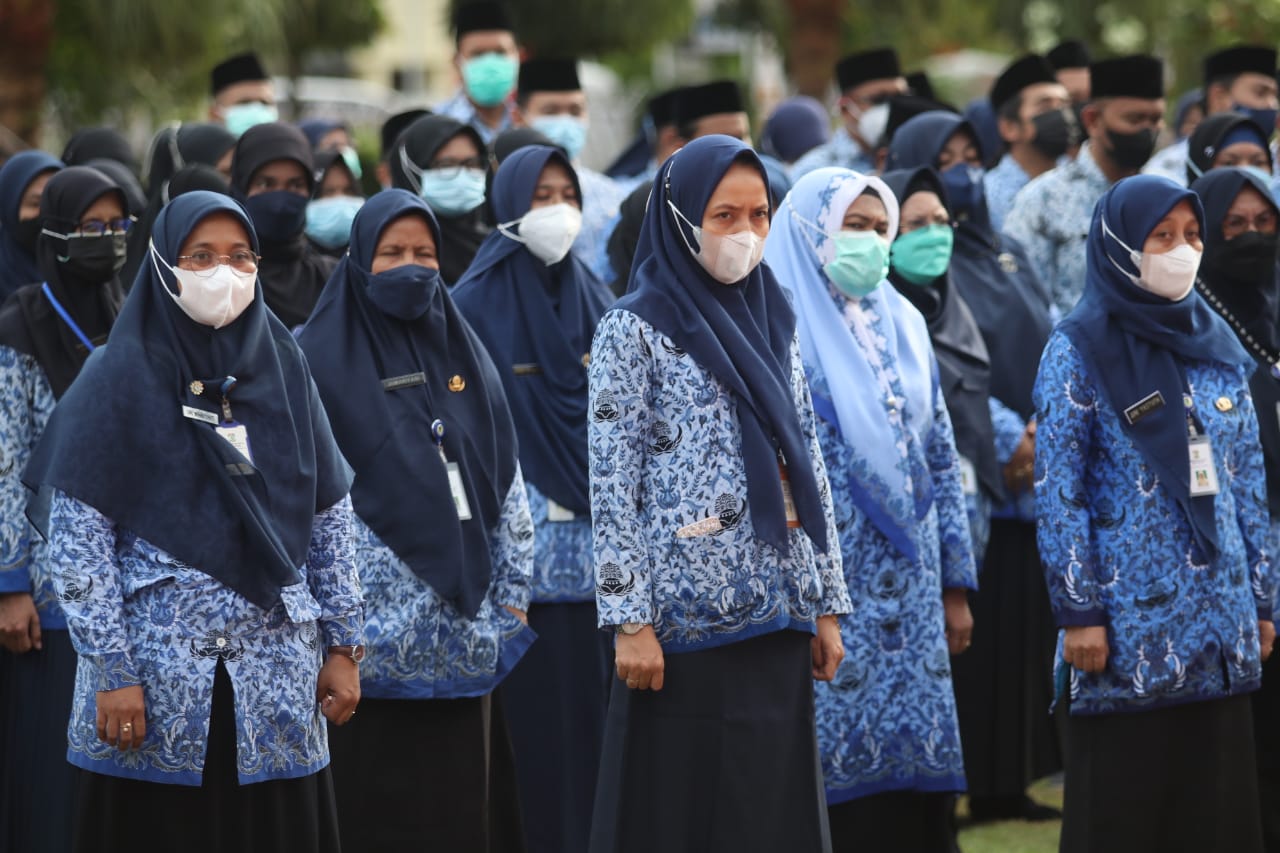 asn-balikpapan-tengah-melaksanakan-upacara.jpg