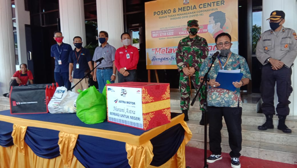 Ikut Perangi Covid-19, Astra Motor Balikpapan Serahkan 265 Paket Sembako Lewat Pemerintah