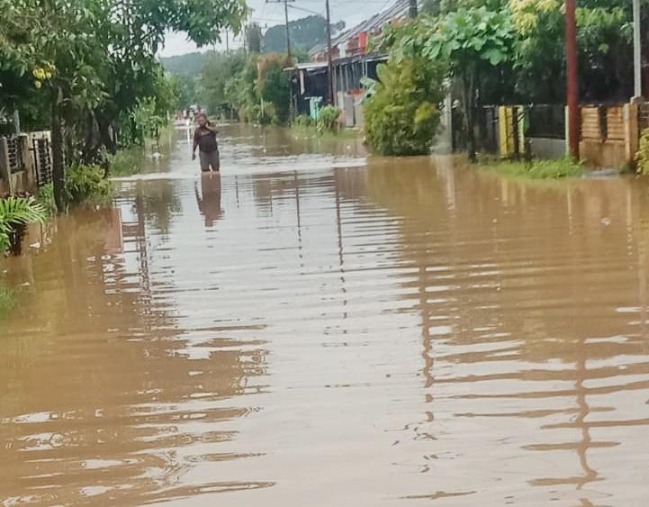 banjir-di-graha-mulawarman-manggar.jpg