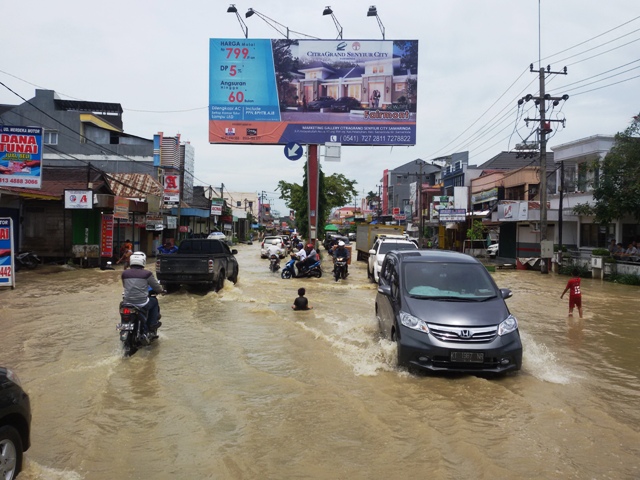 Waspada, Beberapa Jalan Protokol di Samarinda Masih Tergenang Banjir