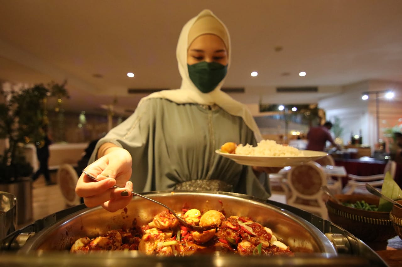 Grand Jatra Hotels Balikpapan Hadirkan Kampung Ramadhan dengan Signature Kambing Guling