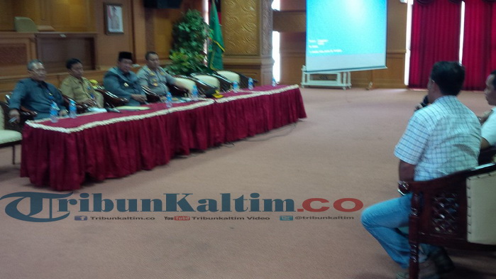 Warga Demo Tuntut Lahan Perusahaan, Ini Dua Opsi yang Ditawarkan Bupati