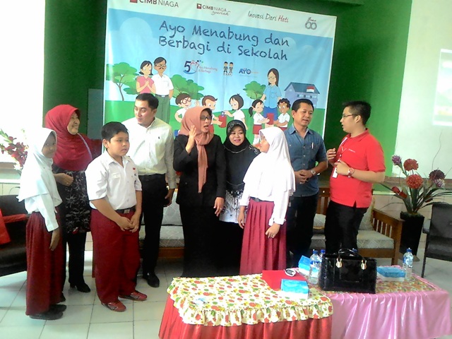 Ratusan Murid SDN 011 Ini Antusias Ikuti Progam Menabung dan Berbagi CIMB Niaga