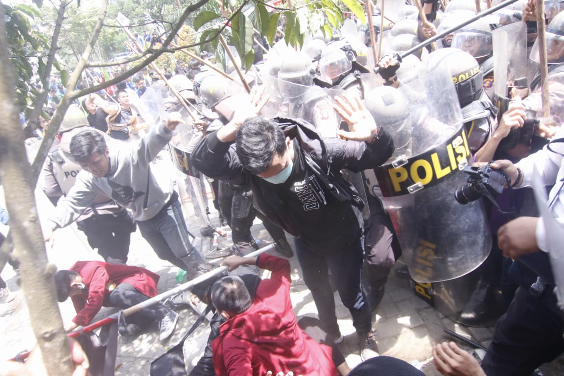 6 Fakta Unjuk Rasa Tolak Revisi UU KPK dan RKUHP, Bukan Buat Kaltim Saja Sampai Sepatu Melayang