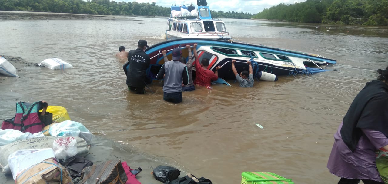 Perbaiki Mesin Perahu, Ayah dan Kakek Lepas Kontrol, Bocah Alfiat Terjatuh ke Laut