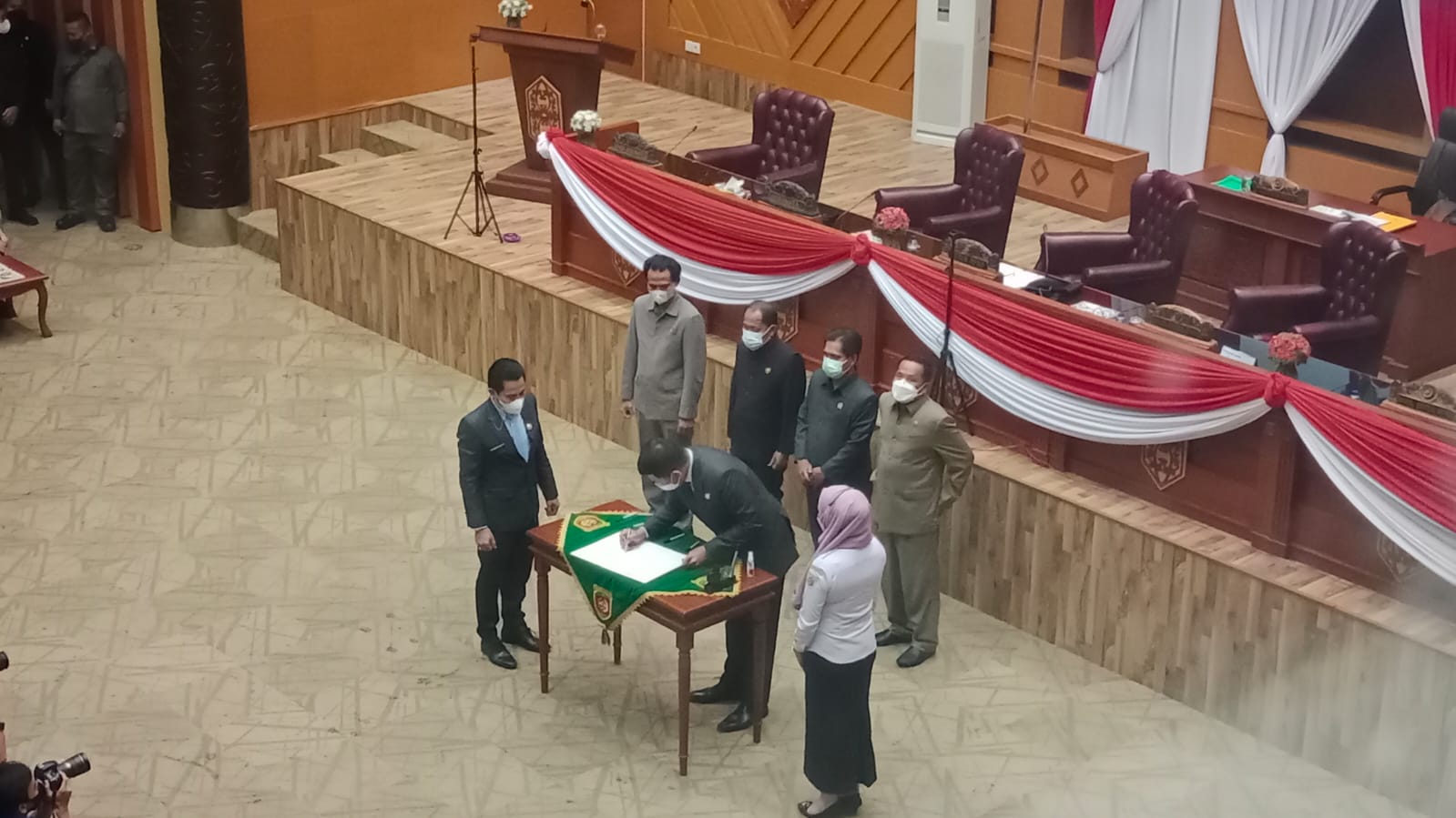Walikota Bersama DPRD Samarinda Sahkan APBD 2022, Tetapkan Rp 2,6 Triliun