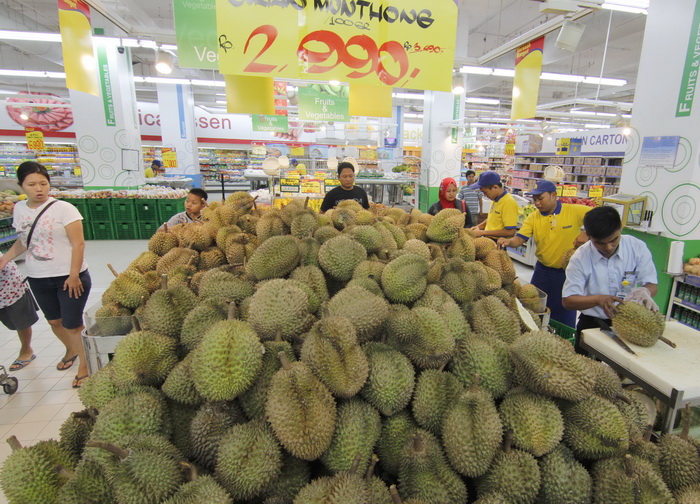 VIDEO – Beginilah Orang Jerman Makan Durian