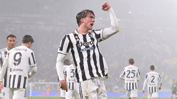 dusan-vlahovic-merayakan-gol-pada-laga-debut-bersama-juventus.jpg