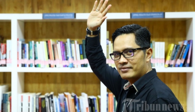 febri-diansyah-mundur-dari-kpk-rekam-jejak-mantan-jubir-kpk-termasuk-tokoh-milenial-tervokal-2019.jpg