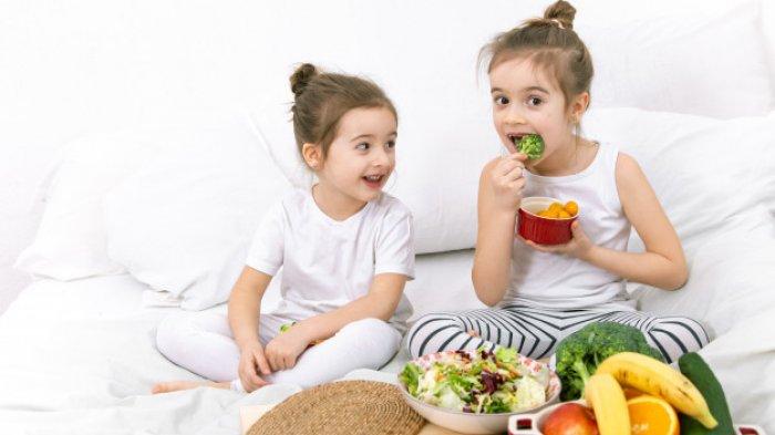 freepikcom-ilustrasi-anak-makan-sayur.jpg