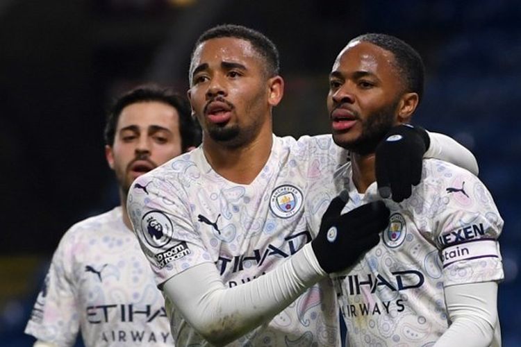 gabriel-jesus-vs-raheem-sterling.jpg