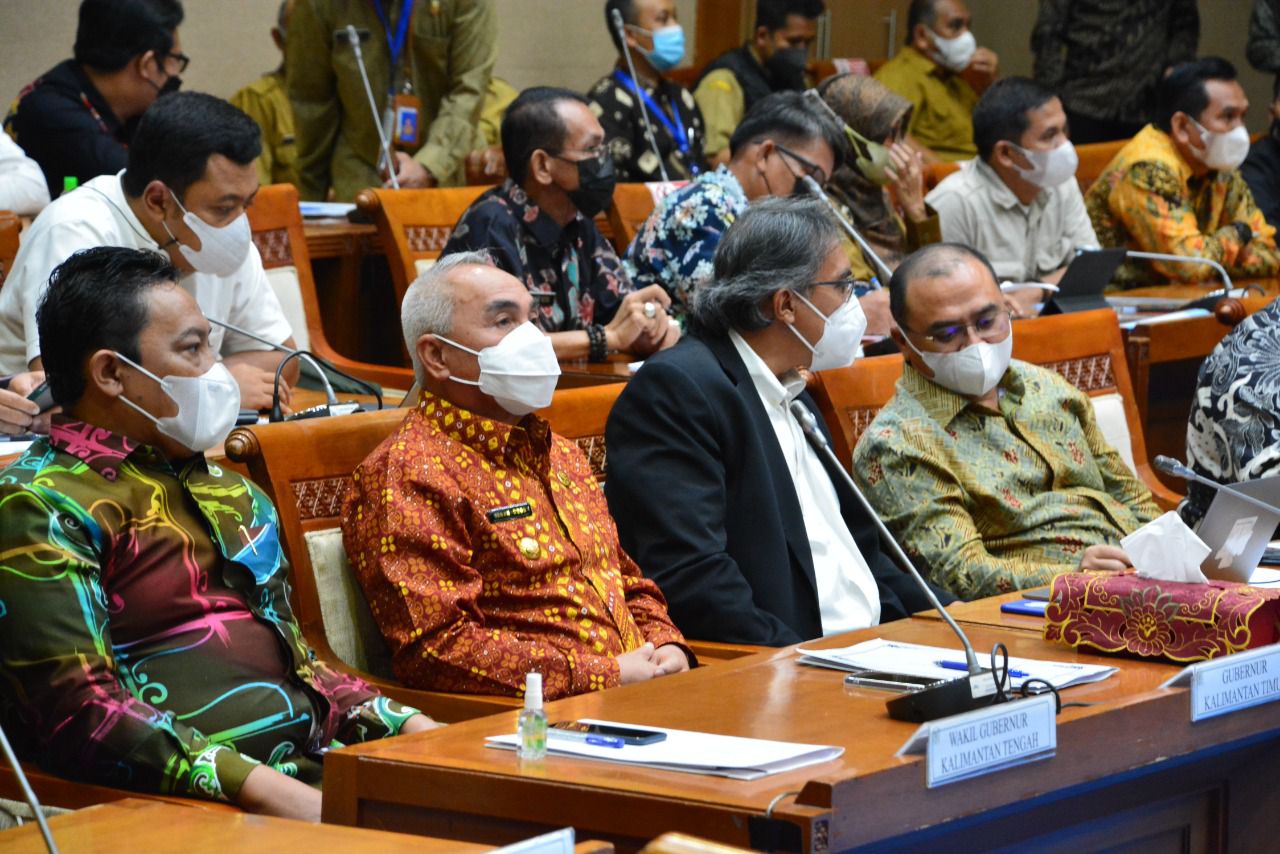 gubernur-kaltim-isran-noor-memenuhi-undangan-rapat-dengar-pendapat-rdp.jpg