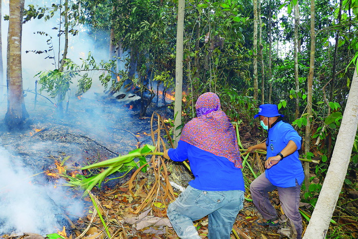 hlsw-terbakar_20151028_110346.jpg