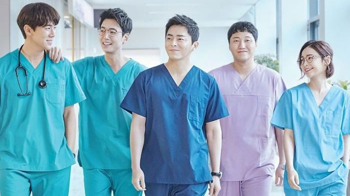 Hospital Playlist Bertabur Aktor Tampan, 3 Alasan Wajib Nonton Drakor yang Dibintangi Jo Jung Suk!