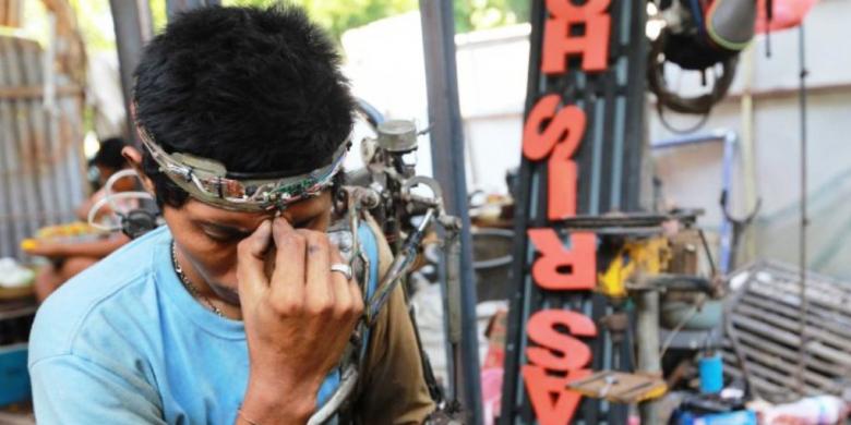 Kena Hujan Saat Ditinggal Berobat, Lengan