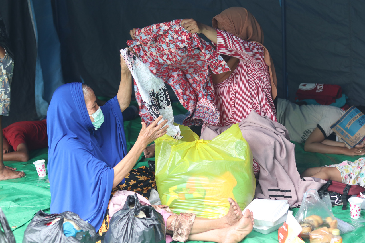 ilustrasi-bantuan-pakaian-bekas-terkumpul-untuk-para-korban-kebakaran-3-rt.jpg