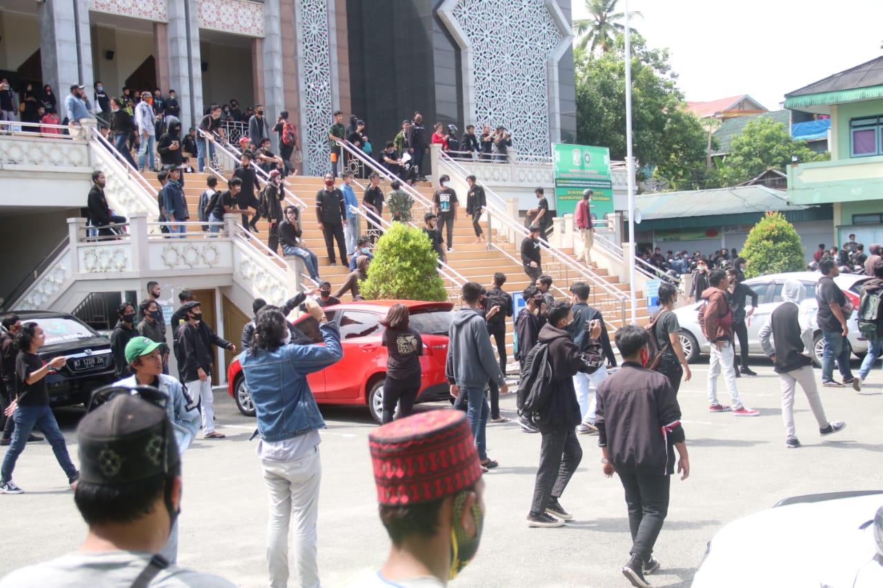 Pagar Masjid At-Taqwa Roboh Gara-gara Aksi Demo, Pengurus: Tak Masalah, Tidak Ada Niat Merusak