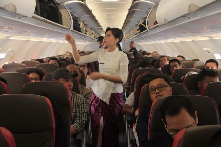 Syarat Naik Pesawat 2023, Cek Aturan Penggunaan Telepon Genggam dan Perangkat Elektronik di Pesawat