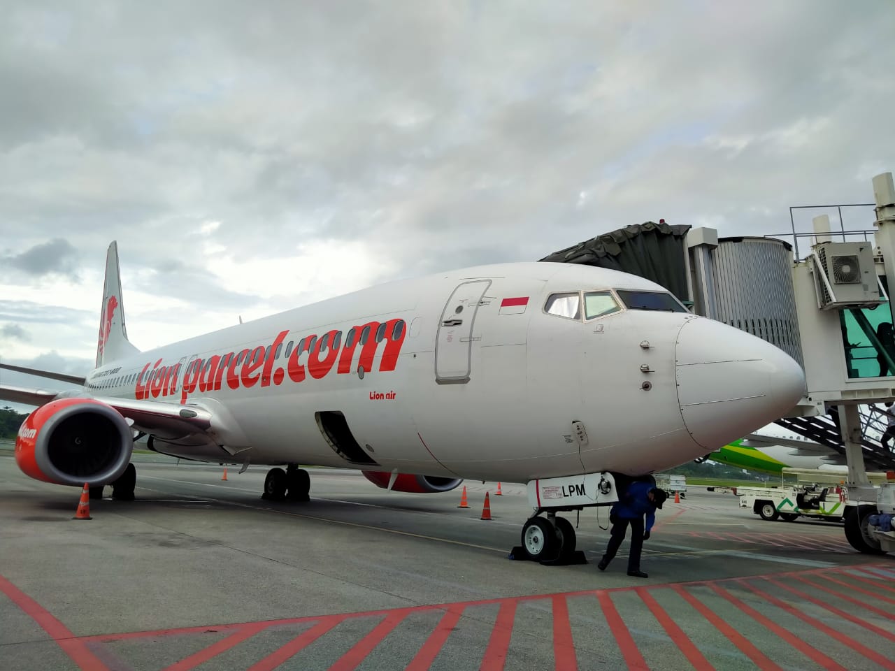 ilustrasi-pesawat-lion-air-di-bandar-udara-sams-sepinggan-balikpapan.jpg
