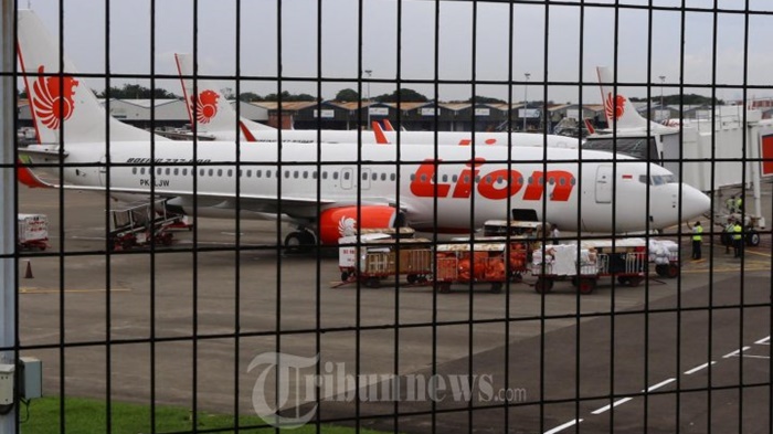 ilustrasi-pesawat-lion-air-parkir-di-bandara-soekarno-hatta_20181030_085349.jpg
