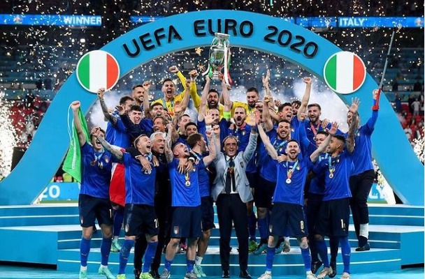 italiaaaa-juara-euro.jpg