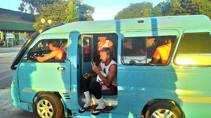 jajang-naik-angkot_20150902_192316.jpg