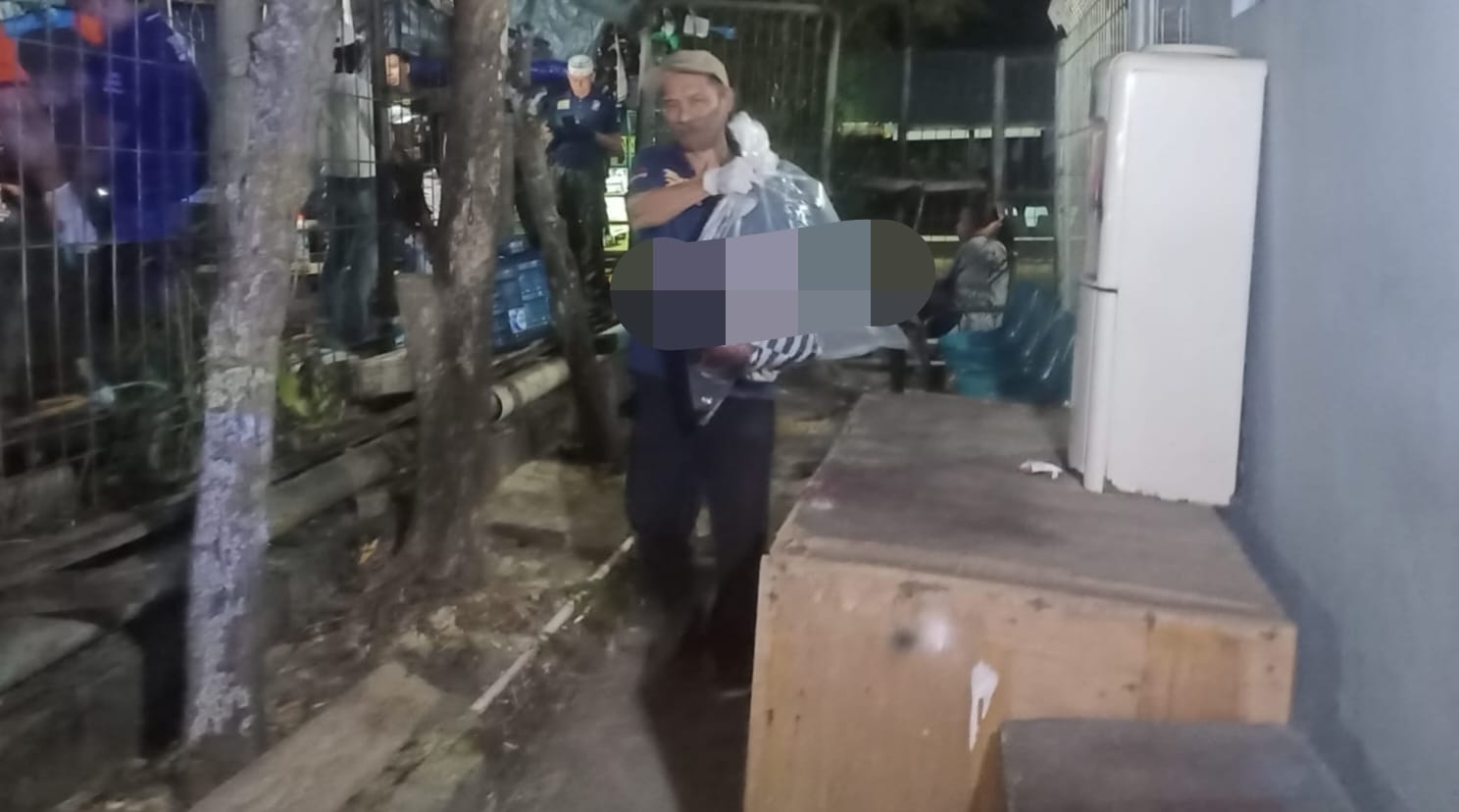 jasad-bayi-laki-laki-yang-ditemukan-di-kawasan-pelabuhan-samarinda.jpg
