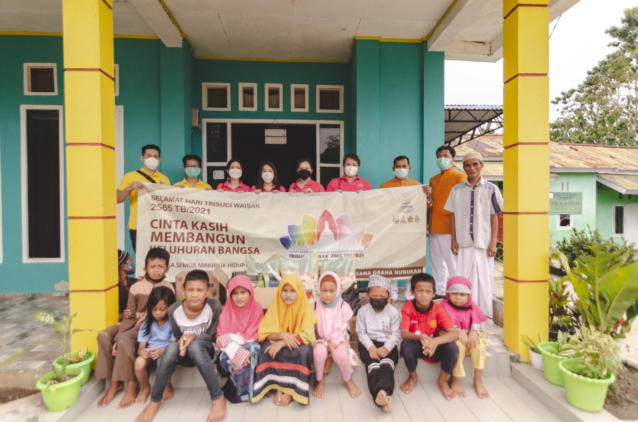 Jelang Waisak, Umat Buddha di Nunukan Gelar Baksos di 2 Panti Asuhan dan Lepas 100 Ekor Ikan Lele