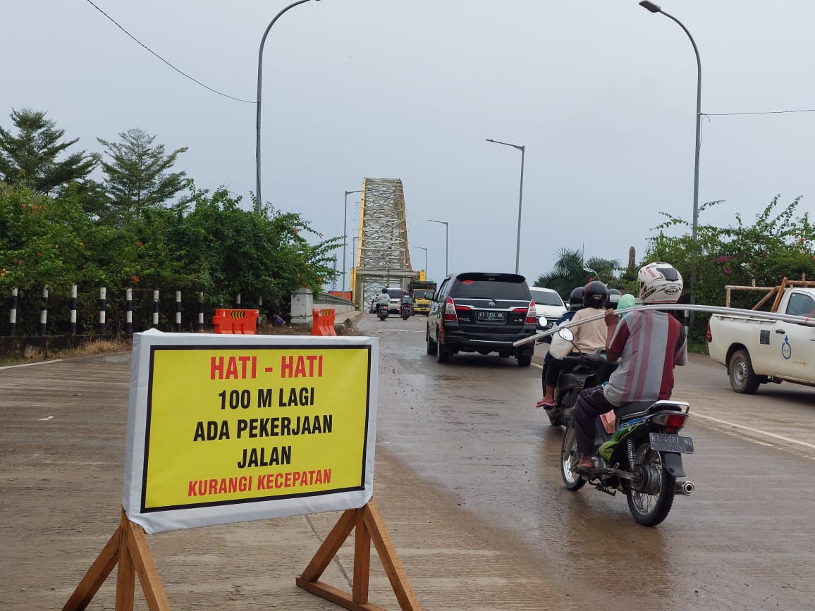 Jembatan Kukar Mulai Dilakukan Pemeliharaan, Akses Ditutup Sementara saat Pengecatan