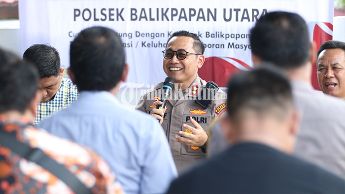 FOTO-FOTO: Momen Jumat Curhat antara Kapolresta Balikpapan dengan Warga Graha Indah - jumat-curhat-bersama-kapolresta-balikpapan-dengan-warga-graha-indah_01.jpg