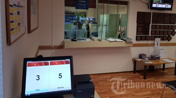 kantor-pelayanan-kbri-den-haag-kini-semakin-cepat-layani-pembuatan-paspor-dan-visa_20181011_161116.jpg