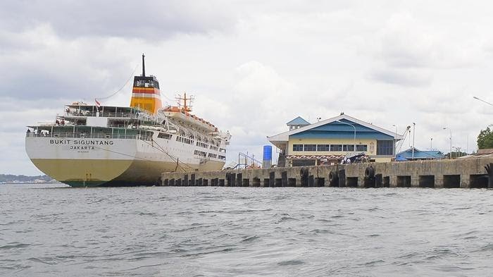 kapal-pelni-berlabuh.jpg