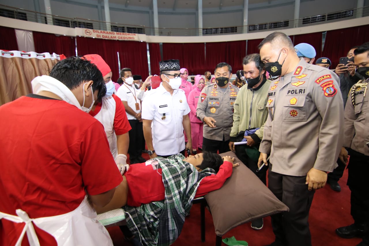 kegiatan-bakti-kesehatan-yang-diselenggarakan-polda-kaltim-bekerja-sama.jpg