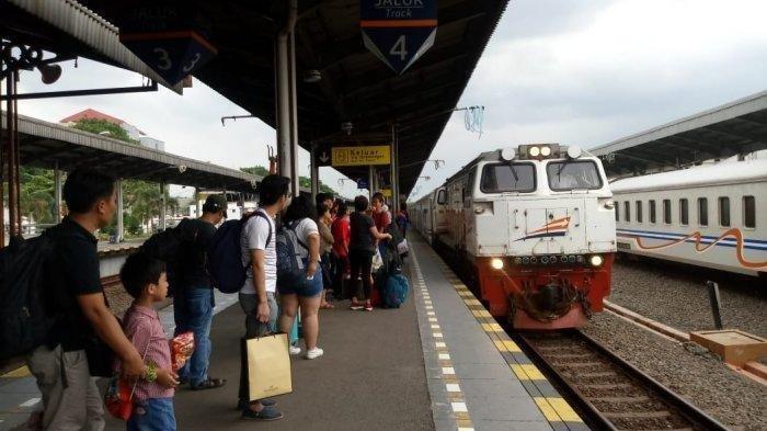 kereta-api-jarak-jauh-919293942.jpg