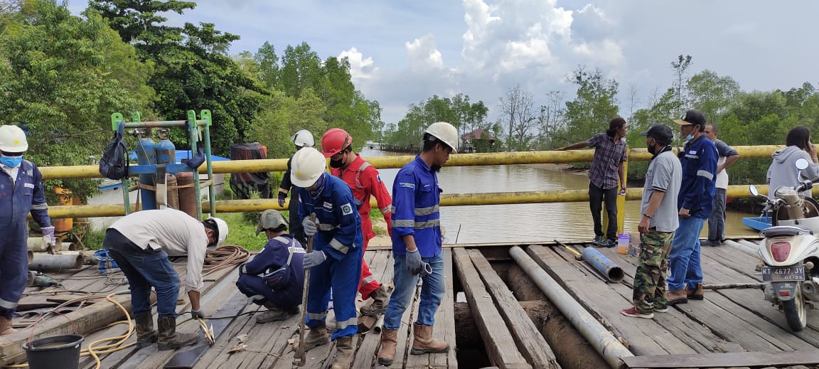 Lubang Menganga Jembatan Sambera di Kecamatan Muara Badak Diperbaiki