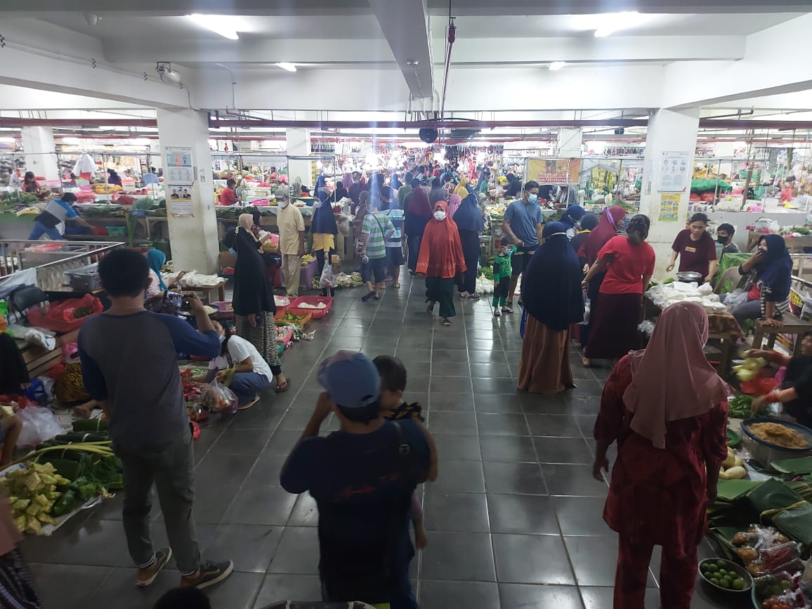 kondisi-terkini-pasar-tamrin-bontang-h-1-jelang-hari-raya-idulfitri-rabu-1252021-tribunkal.jpg